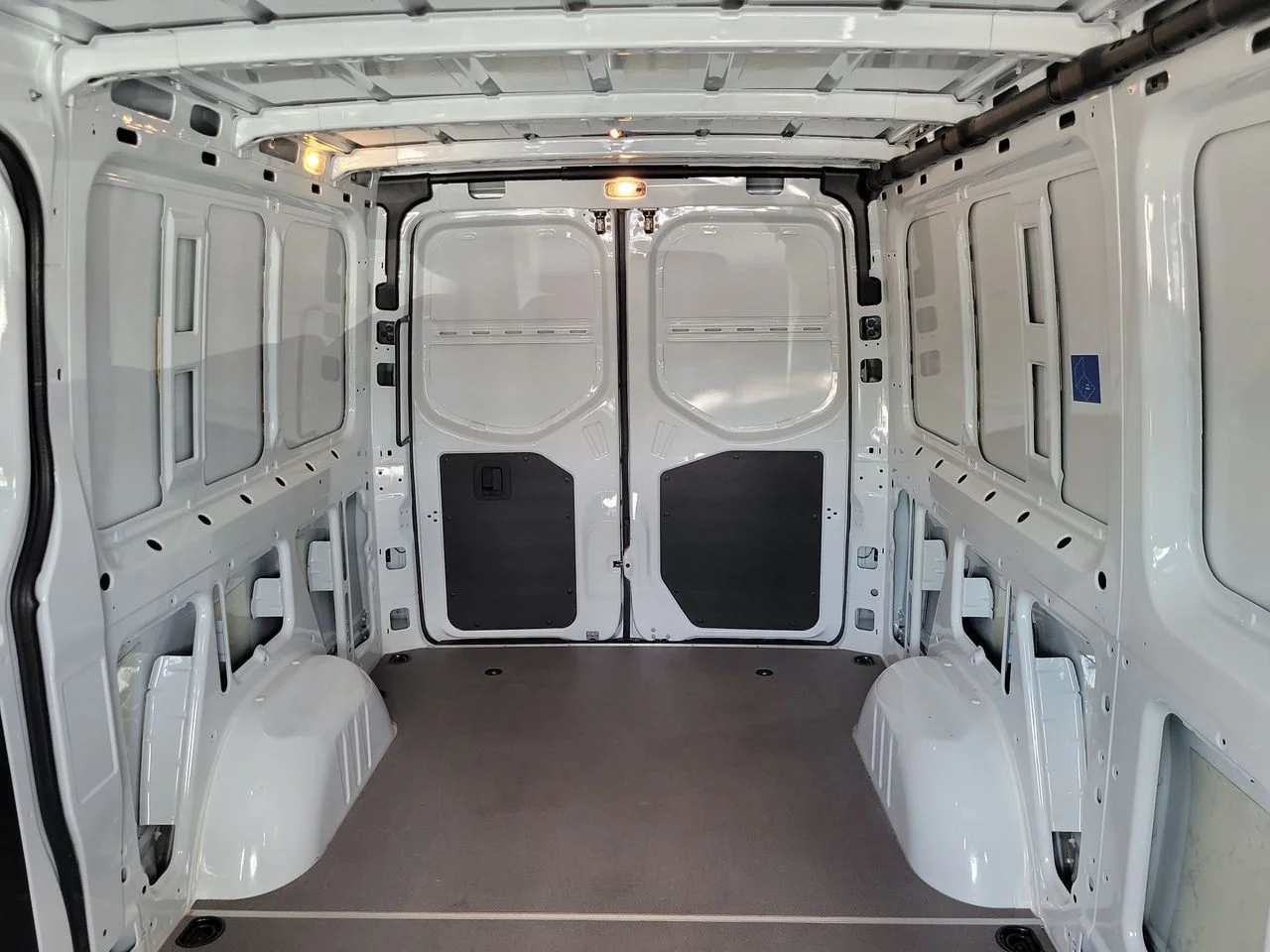 Used 2025 White Mercedes-Benz Cargo 144 WB image 20