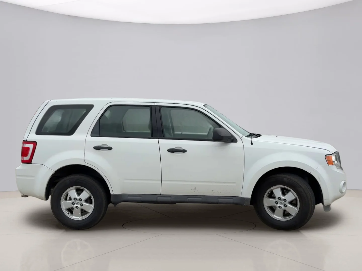 Used 2010 White Ford  image 4