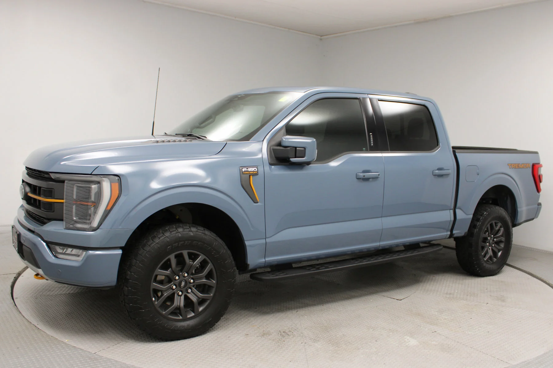 Used 2023 AZURE GRAY METALLIC TRICOAT Ford Tremor 4WD SuperCrew Box image 33