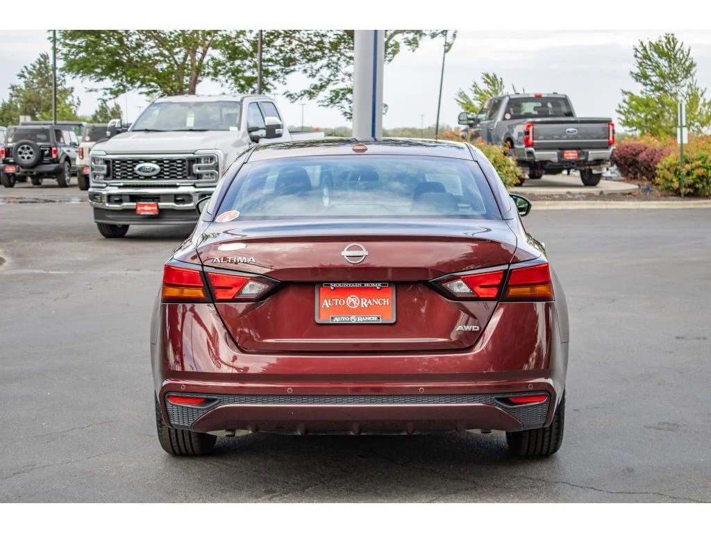 Used 2025 Garnet Pearl Metallic Nissan SV image 7