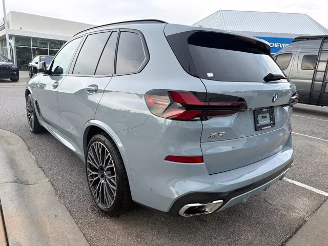 Used 2026 Gray BMW sDrive40i image 5