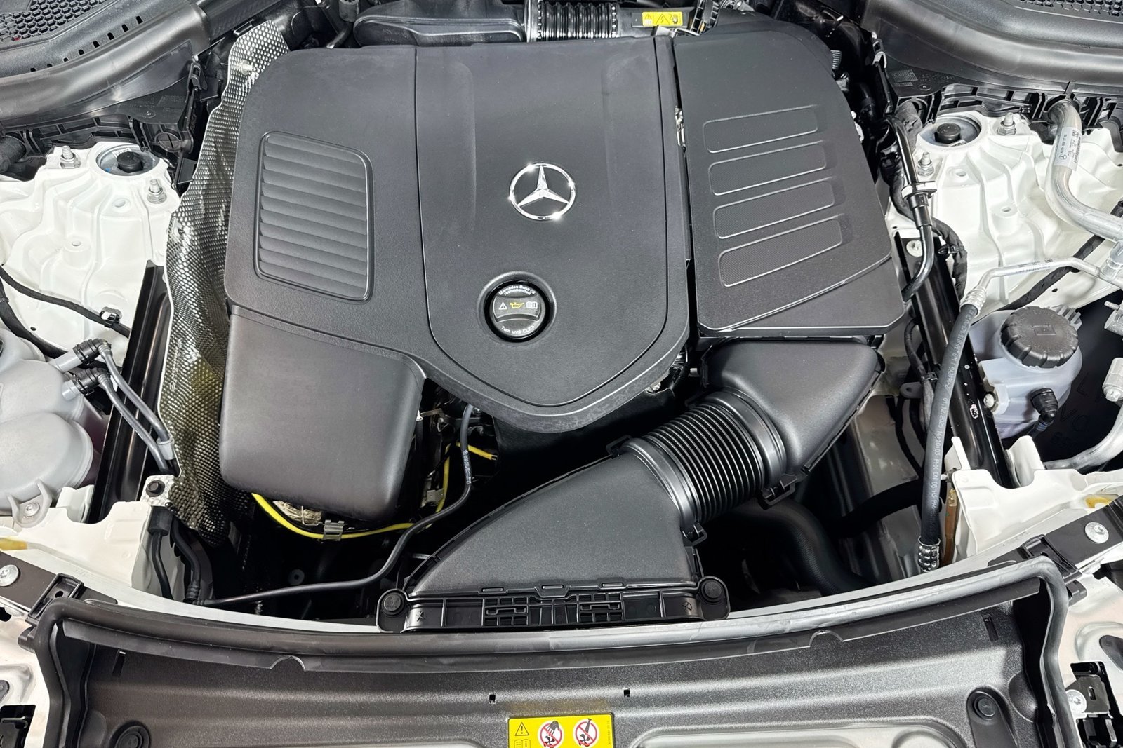 New 2026 Polar White Mercedes-Benz GLC 300 image 28