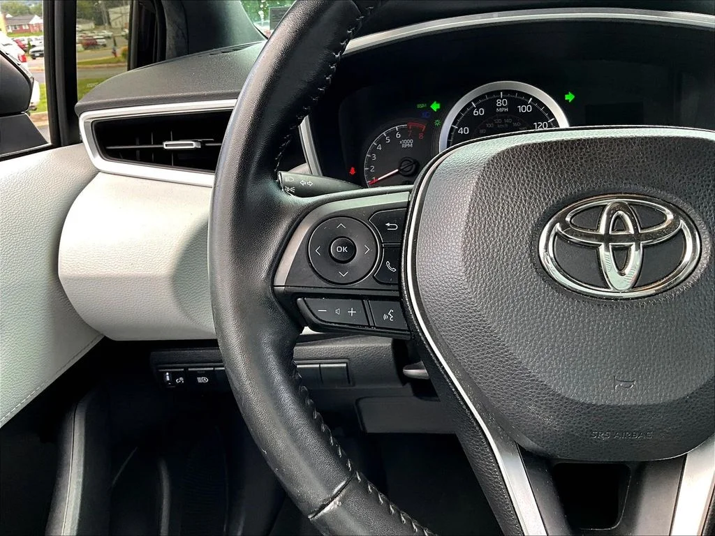 Used 2019 Midnight Black Metallic Toyota SE image 10