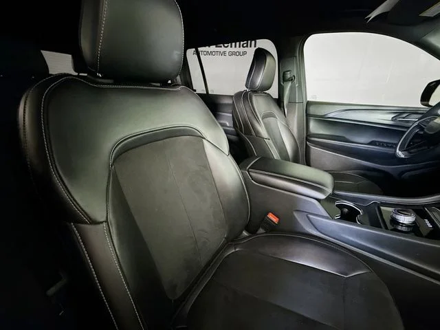 Used 2023 Black Jeep Altitude image 27