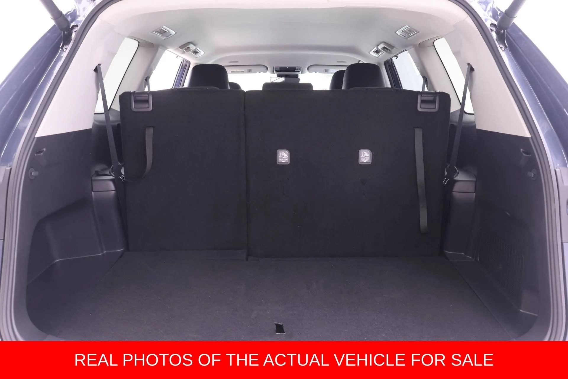 Used 2025 White Toyota XLE image 13