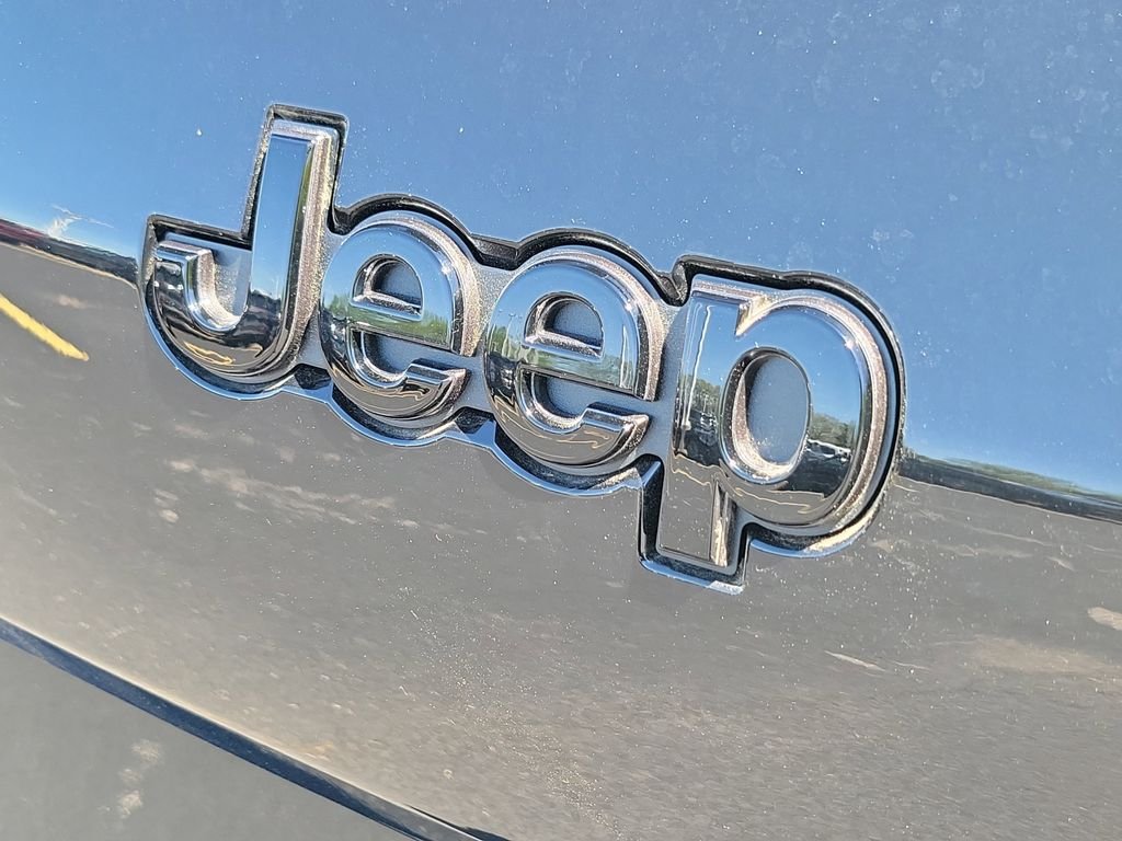New 2026 Diamond Black Crystal Pearlcoat Jeep Limited image 6
