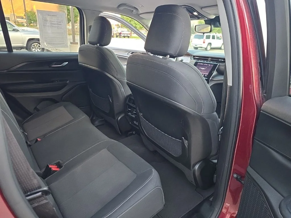 Used 2023 Red Jeep Laredo image 18