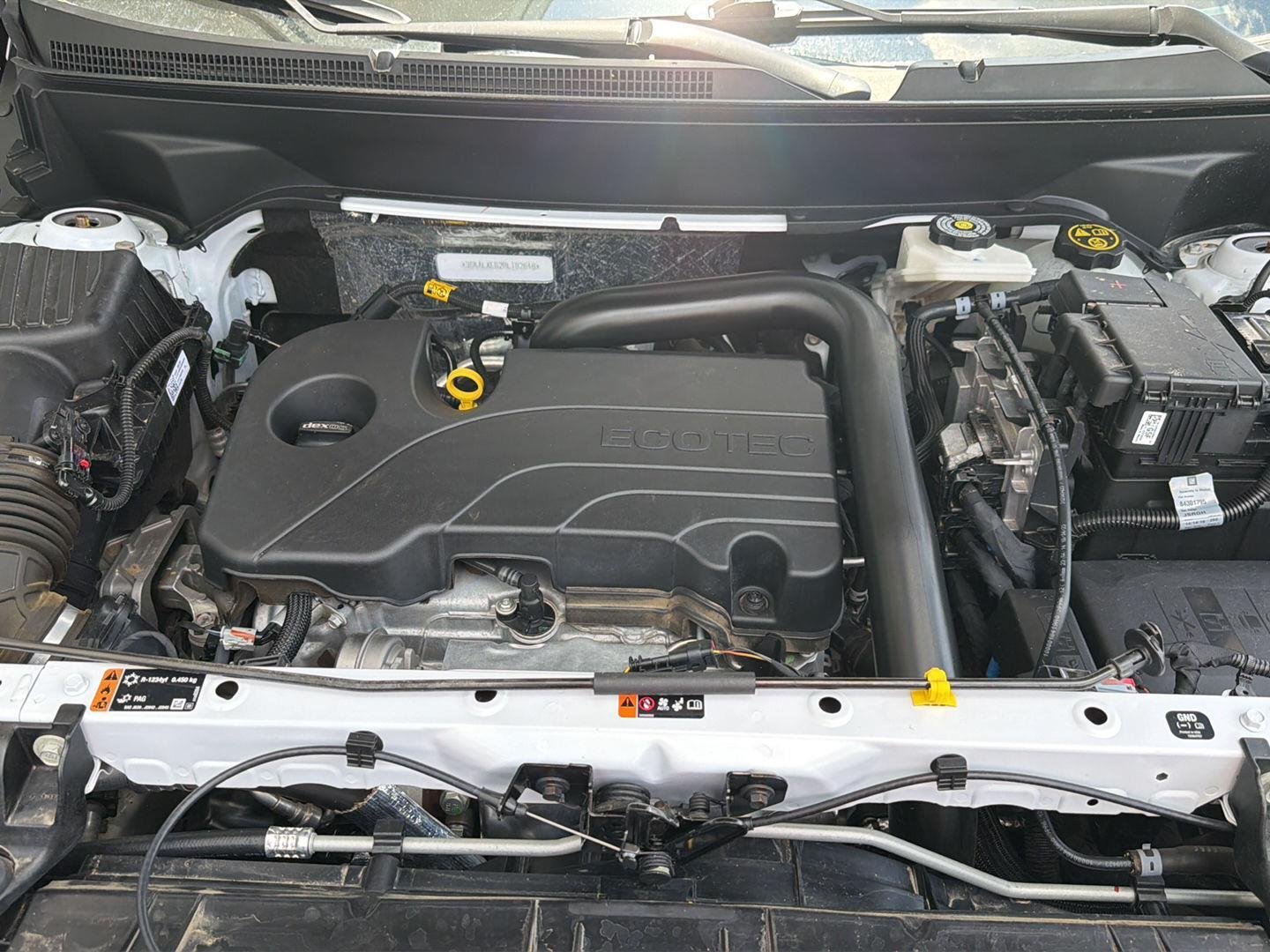 Used 2024 White Frost Tricoat GMC Denali image 38