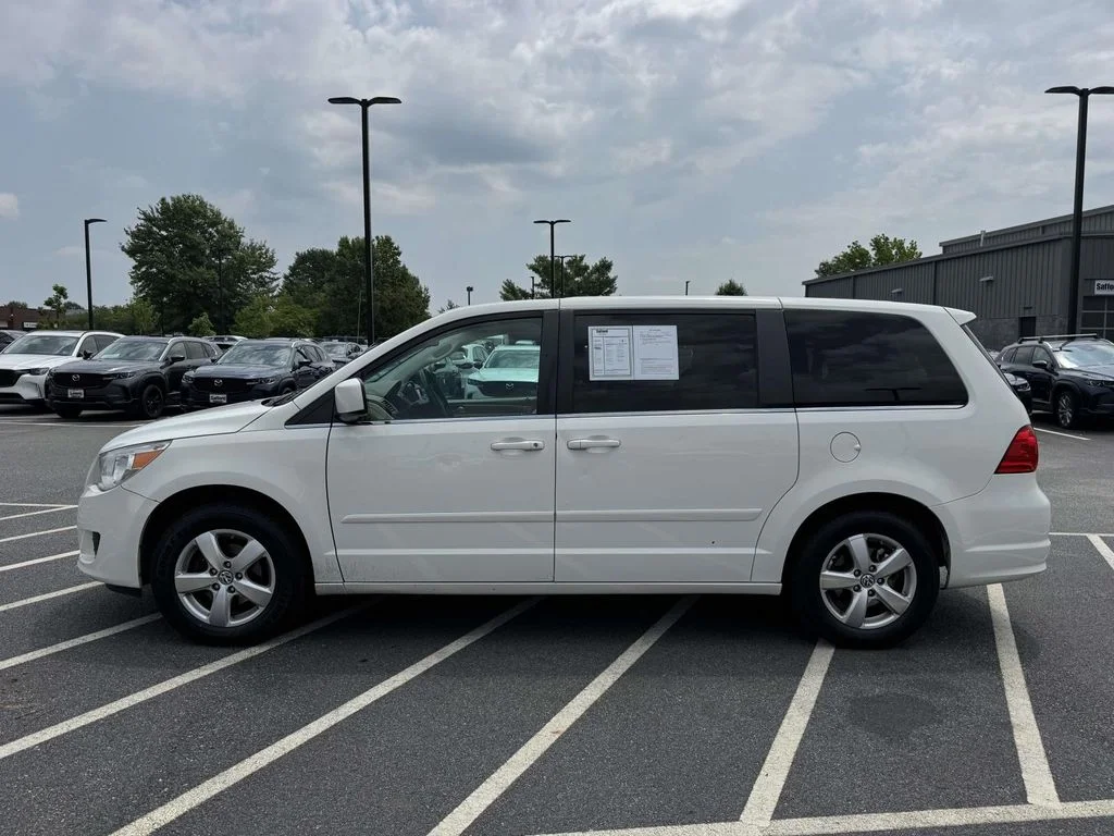 Used 2010 White Volkswagen SE image 5