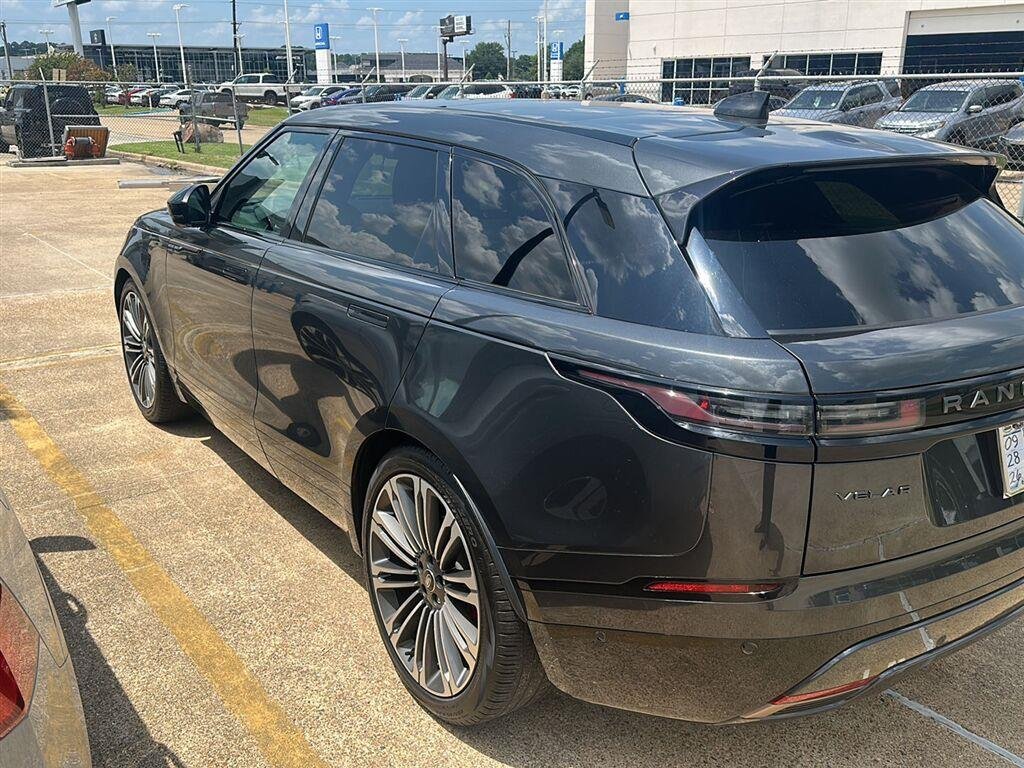 Used 2024 Arroios Grey Metallic Land Rover Dynamic SE image 7