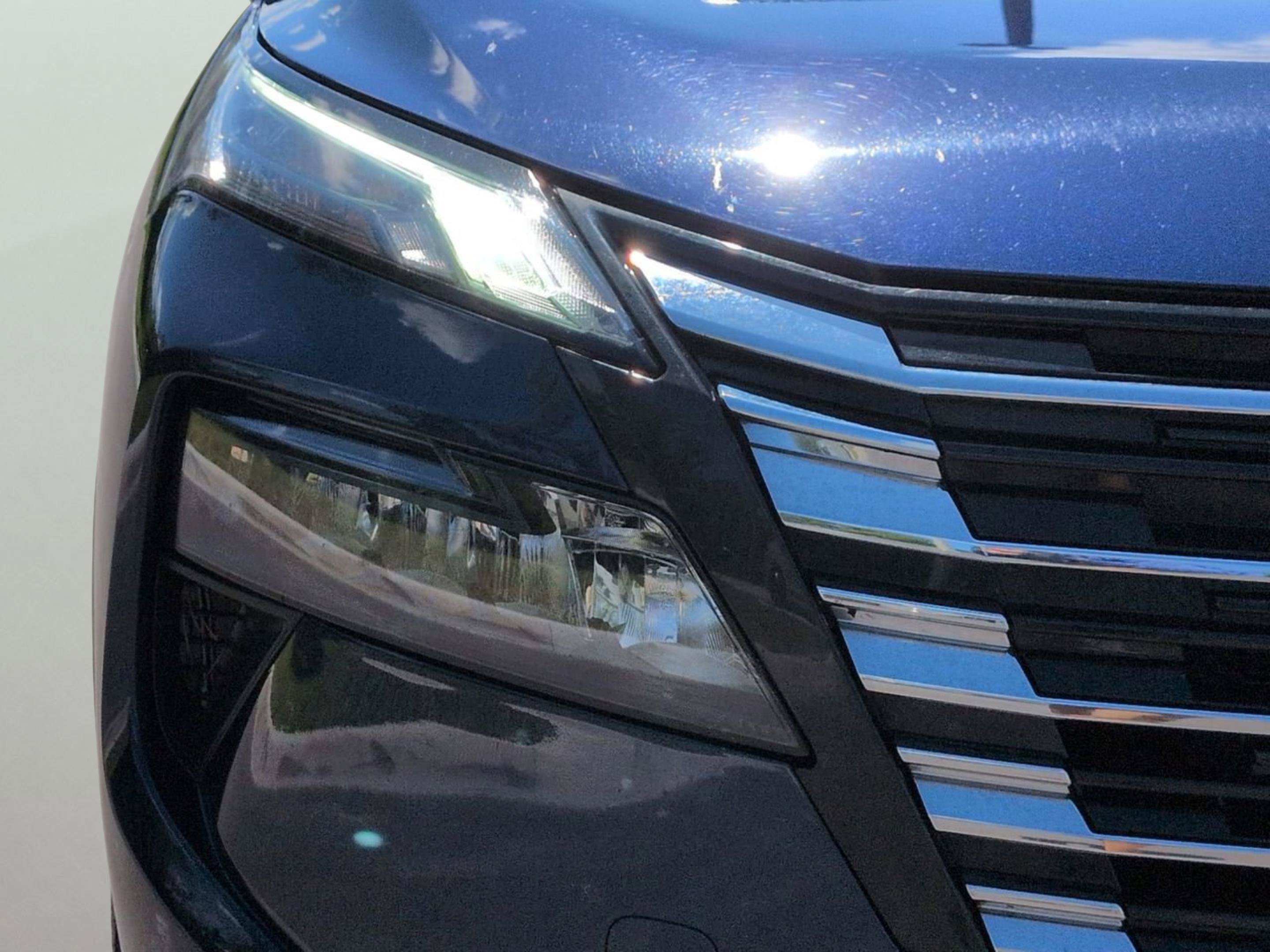 Used 2024 Deep Ocean Blue Pearl Nissan SV image 29
