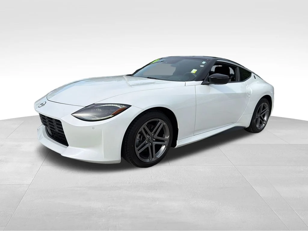 Used 2024 White Nissan Sport image 3