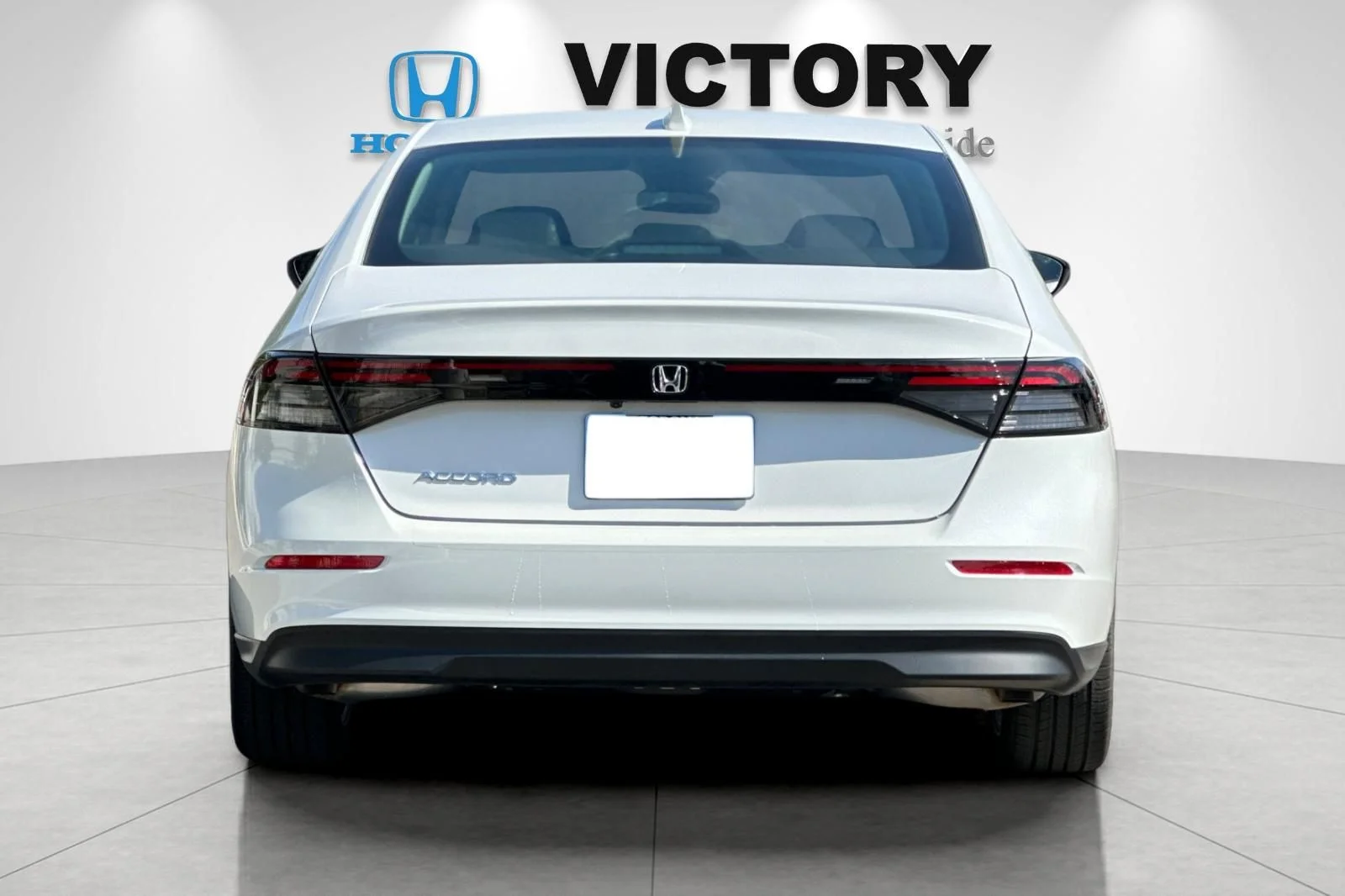 New 2026 Solar Silver Metallic Honda LX image 4