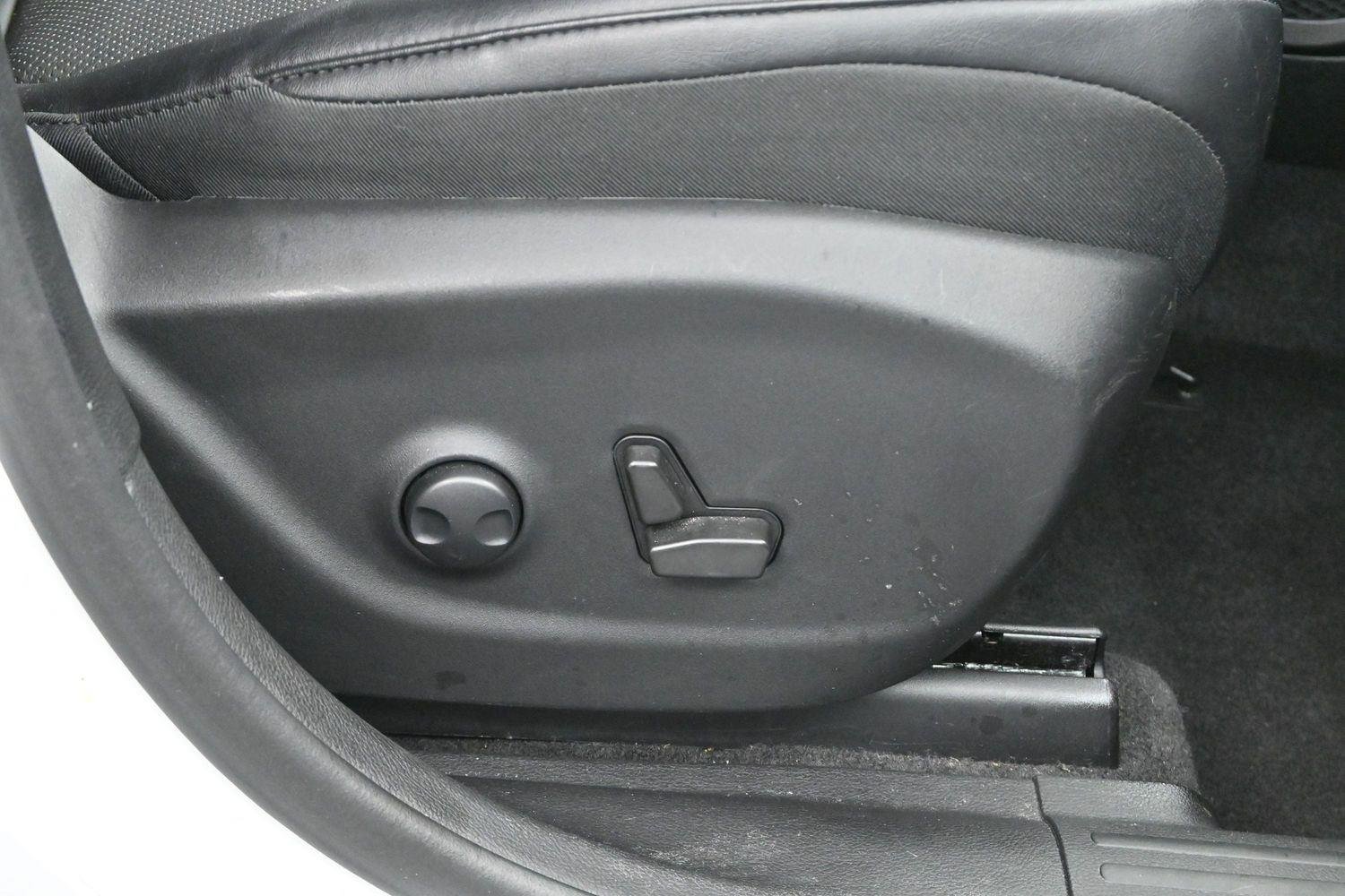 Used 2022 Bright White Clearcoat Jeep Trailhawk image 32