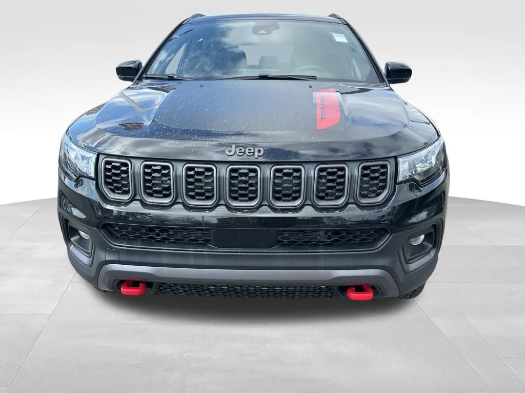 New 2026 Diamond Black Crystal Pearl-Coat Exterior Paint Jeep Trailhawk image 2