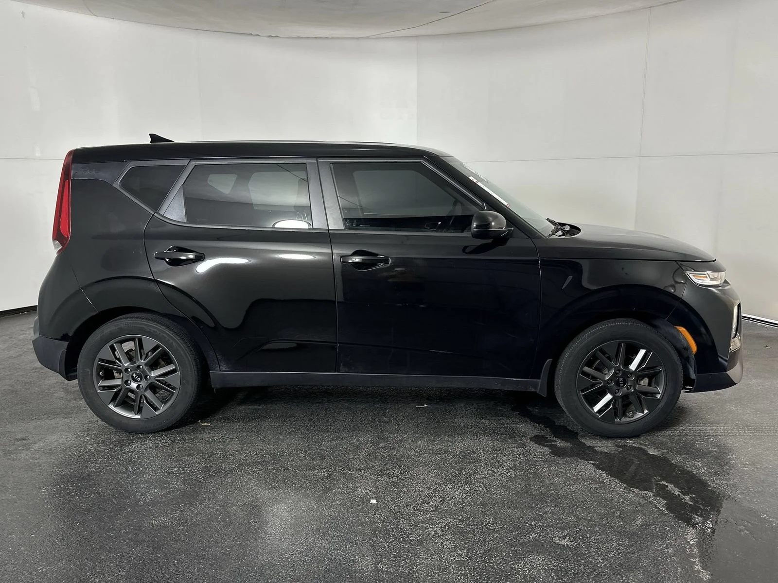 Used 2020 Black Kia EX image 9