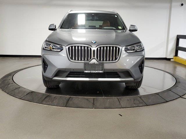 Used 2024 Gray BMW xDrive30i image 4