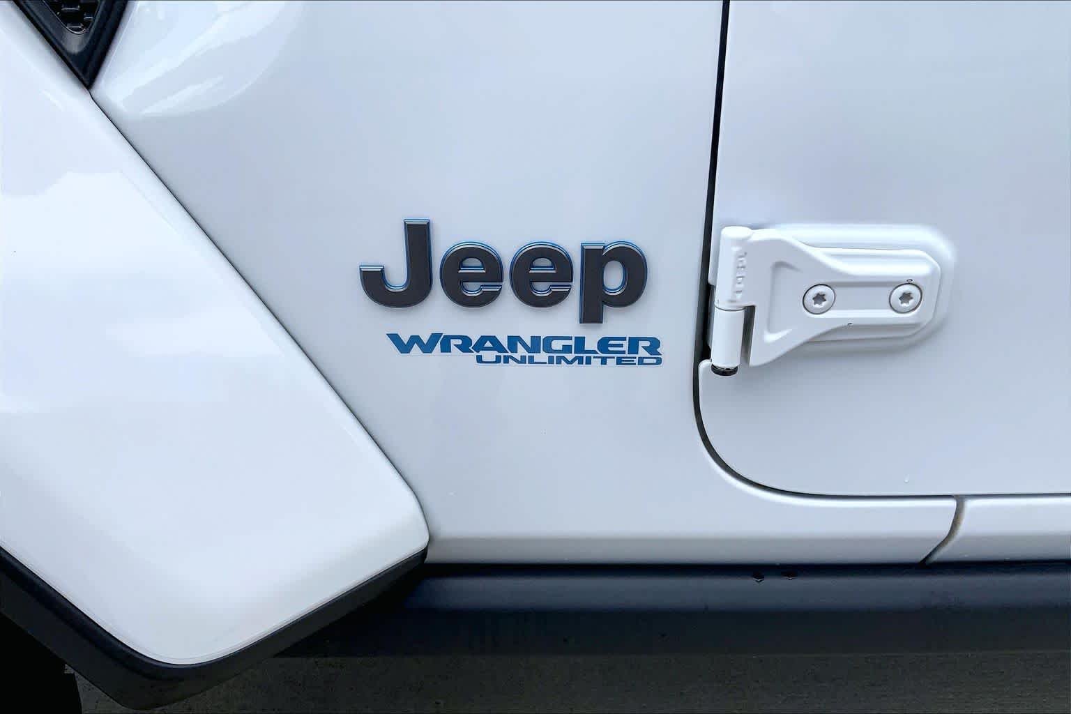 Used 2021 Bright White Clearcoat Jeep Unlimited Rubicon image 33