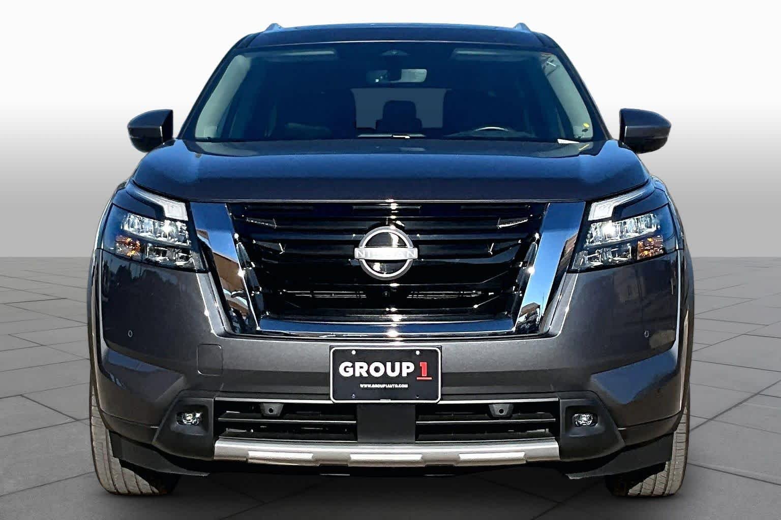 Used 2025 Gun Metallic Nissan Platinum image 4