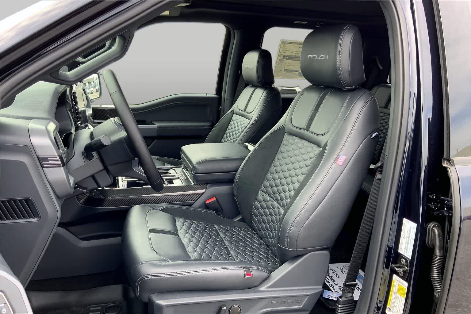 New 2025 Antimatter Blue Metallic Ford XLT image 9