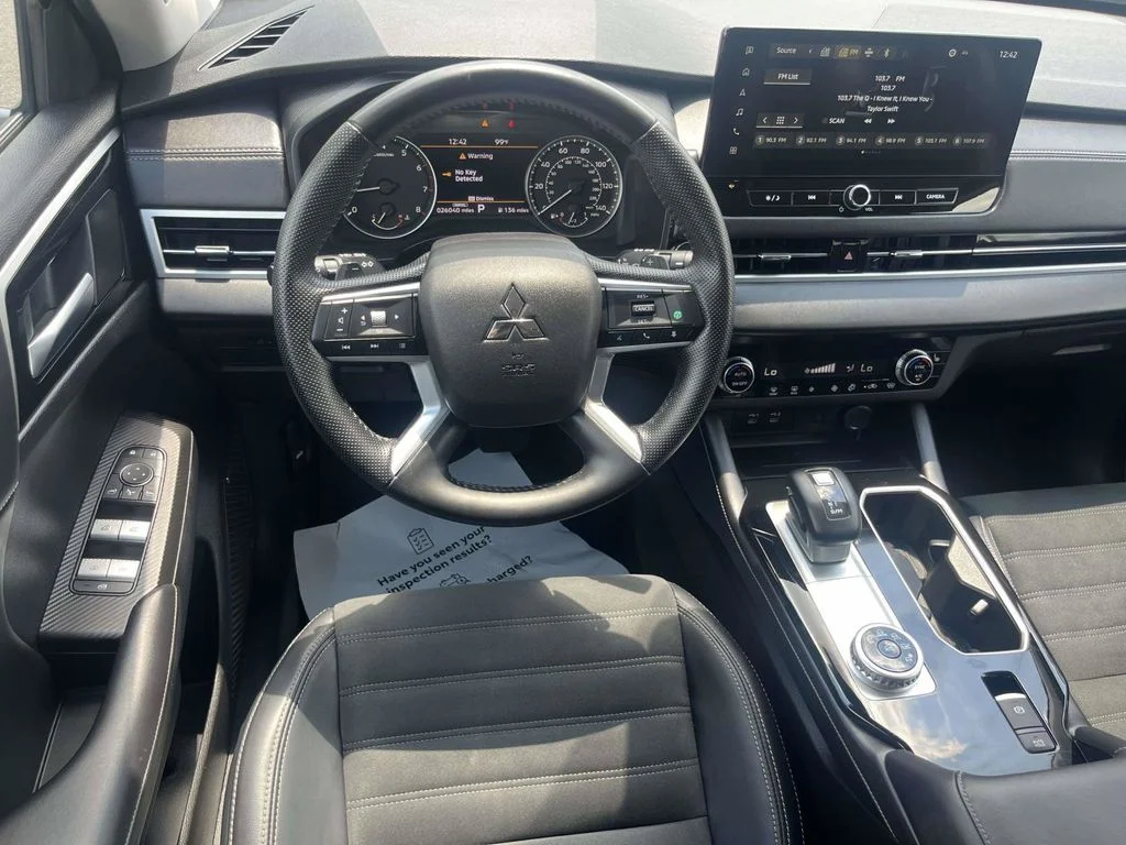 Used 2025 Gray Mitsubishi SE image 12