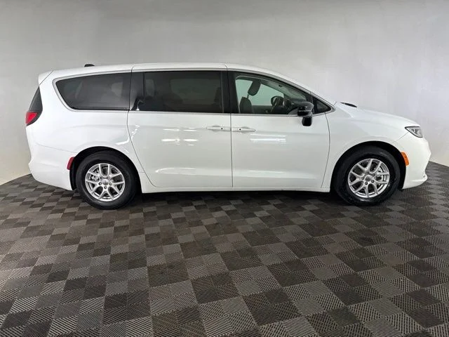Used 2024 White Chrysler Touring L image 5
