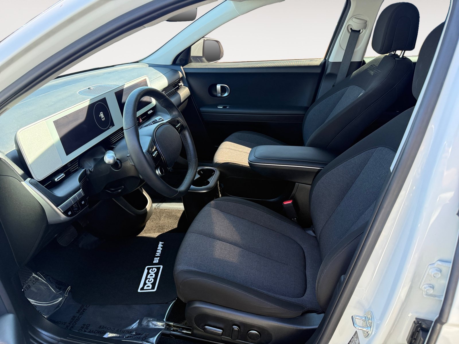 Used 2024 White Hyundai SEL image 10