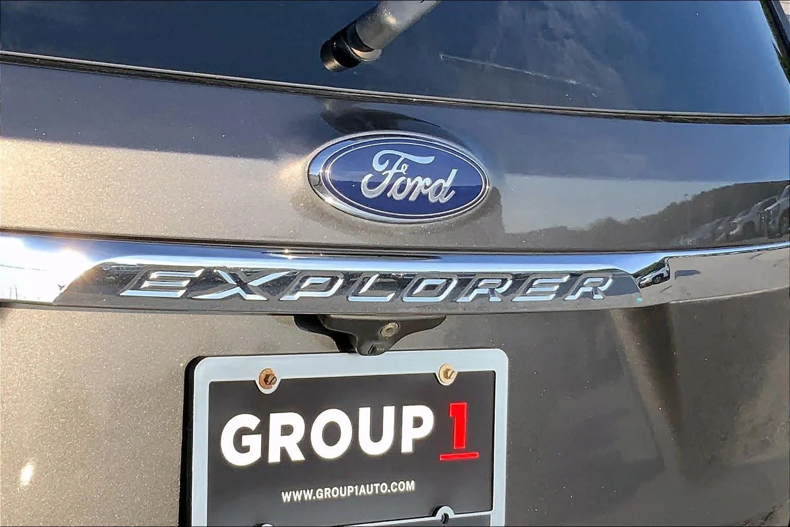Used 2017 Magnetic Metallic Ford Limited image 8