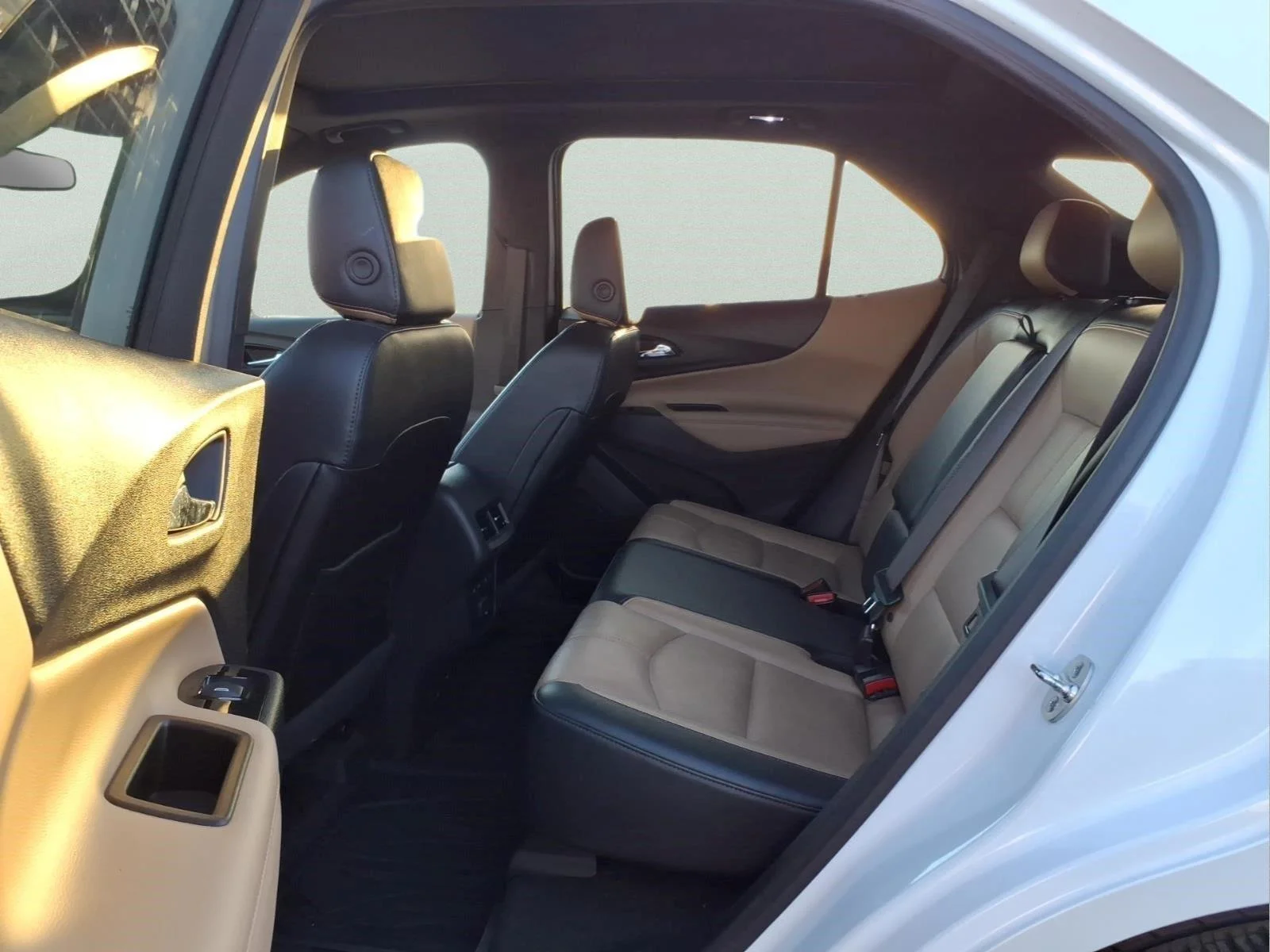 Used 2024 Iridescent Pearl Tricoat Chevrolet Premier image 11