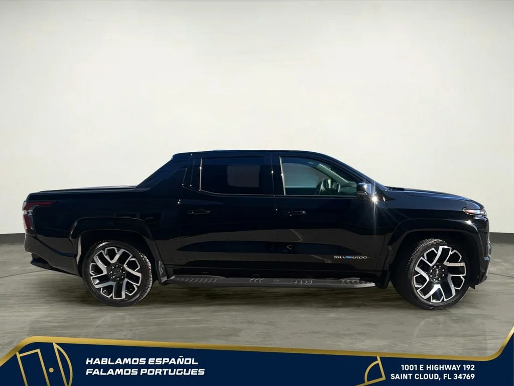 Used 2025 Black Chevrolet RST - Max Range image 7