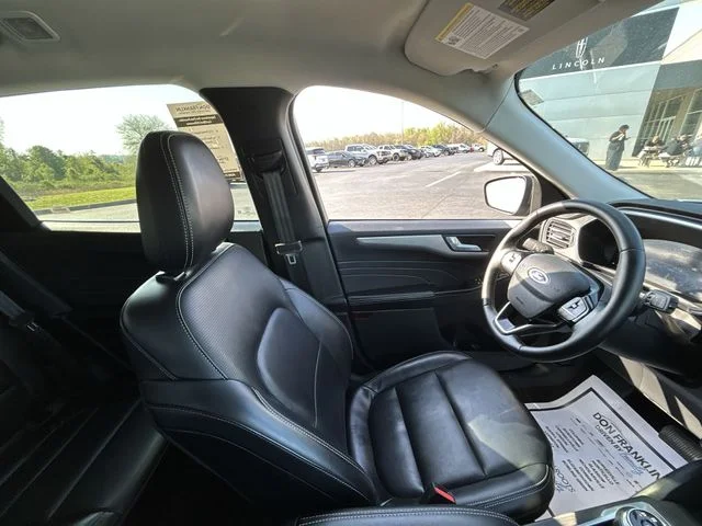 Used 2025  Ford Platinum image 10