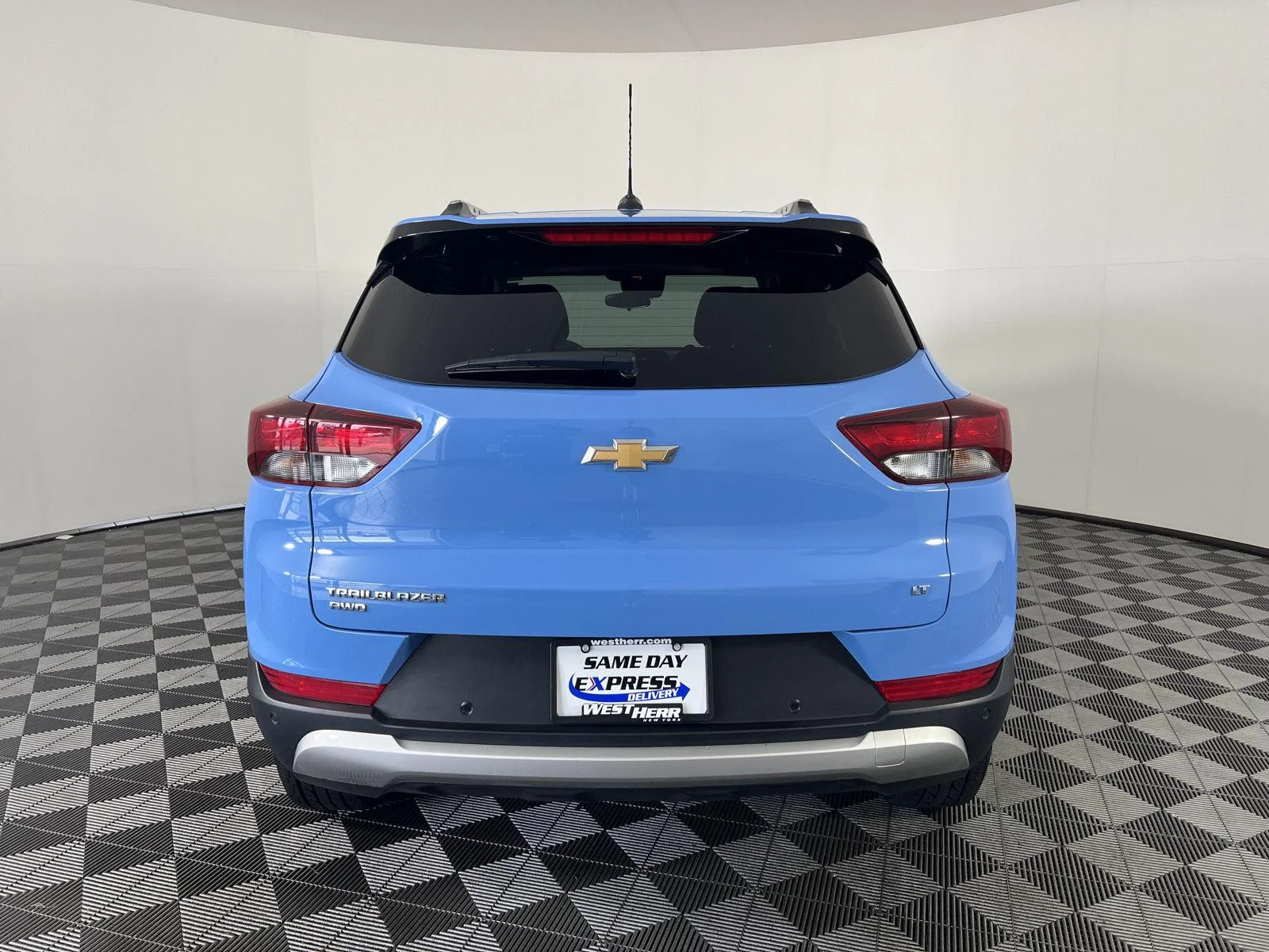 Used 2024 Fountain Blue Chevrolet LT image 4