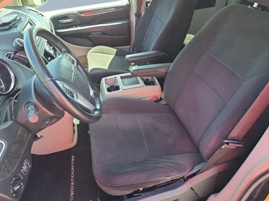 2011 Chrysler Town & Country Touring - Photo 11