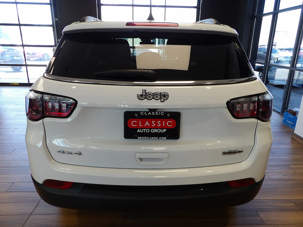 Used 2024 Bright White Clear Coat Jeep Latitude Lux image 7