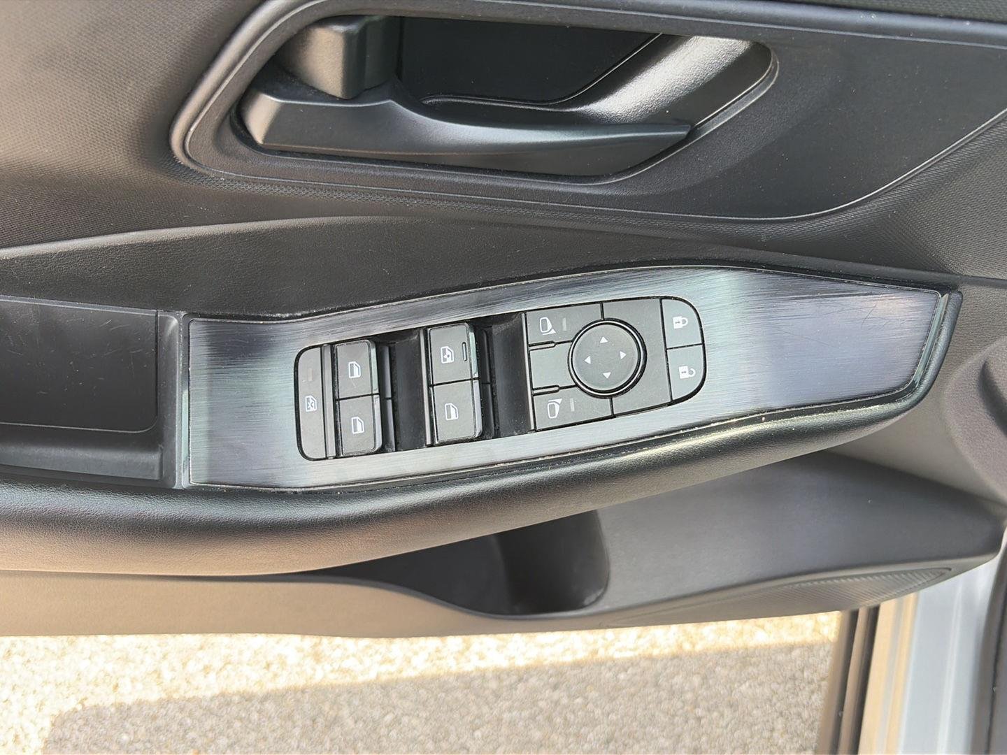 Used 2024  Nissan S image 13