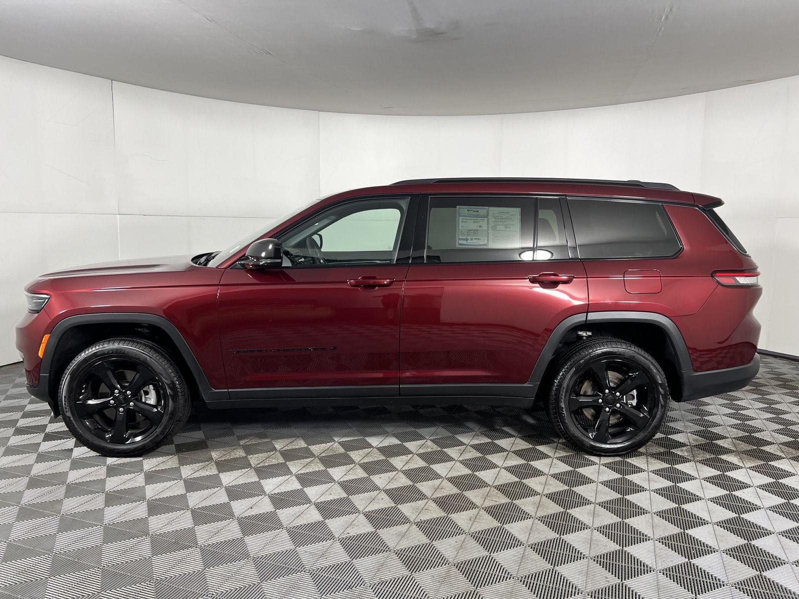 Used 2025 Velvet Red Pearlcoat Jeep Limited image 6