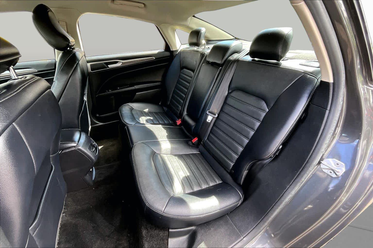 Used 2018 Magnetic Ford SE image 21