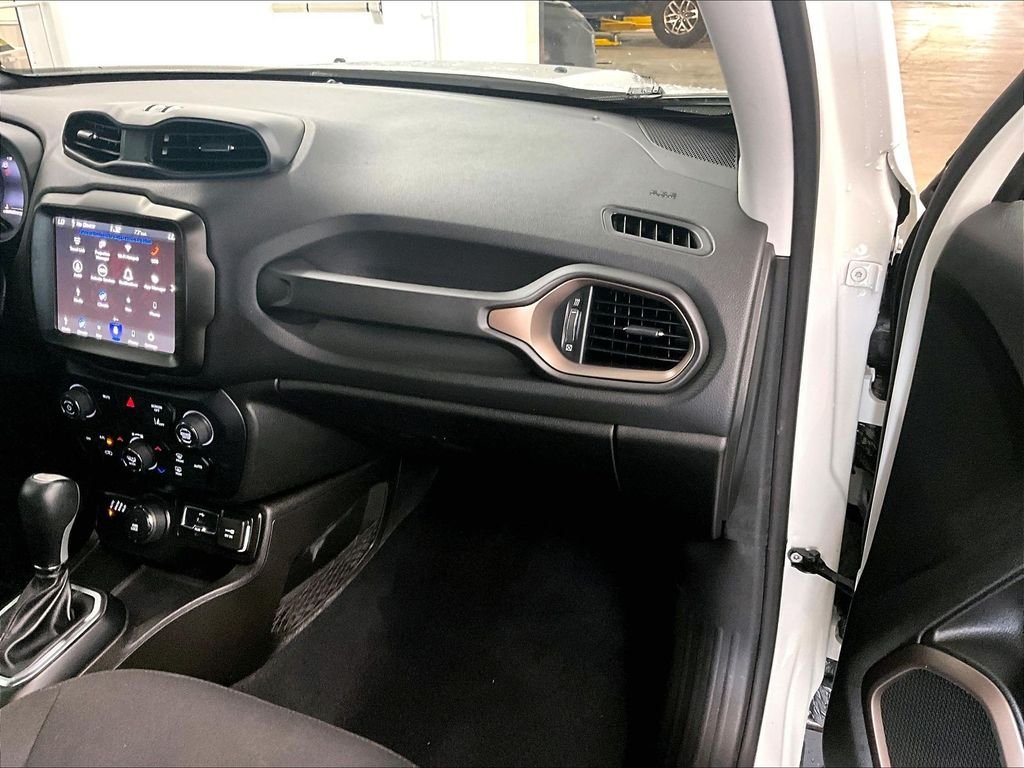 Used 2023 Alpine White Clearcoat Jeep Latitude image 13