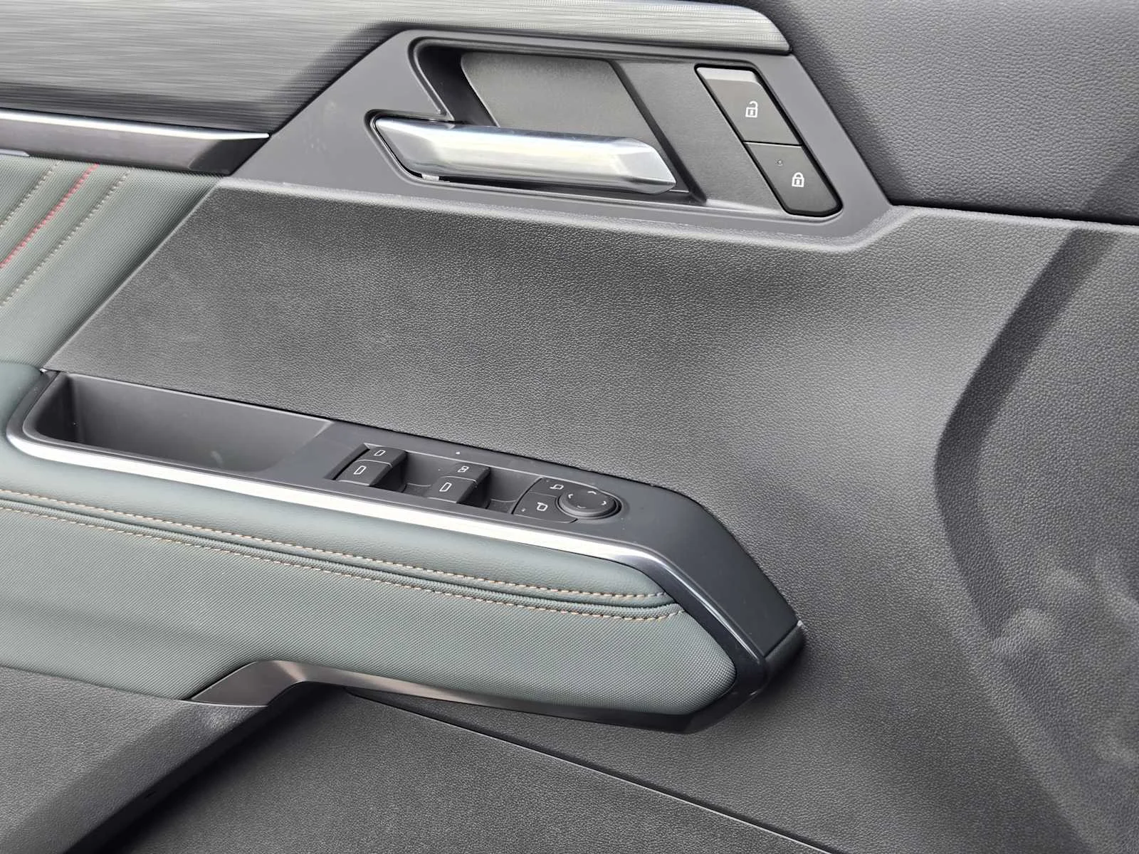 2026 GMC Acadia AT4 - Photo 15
