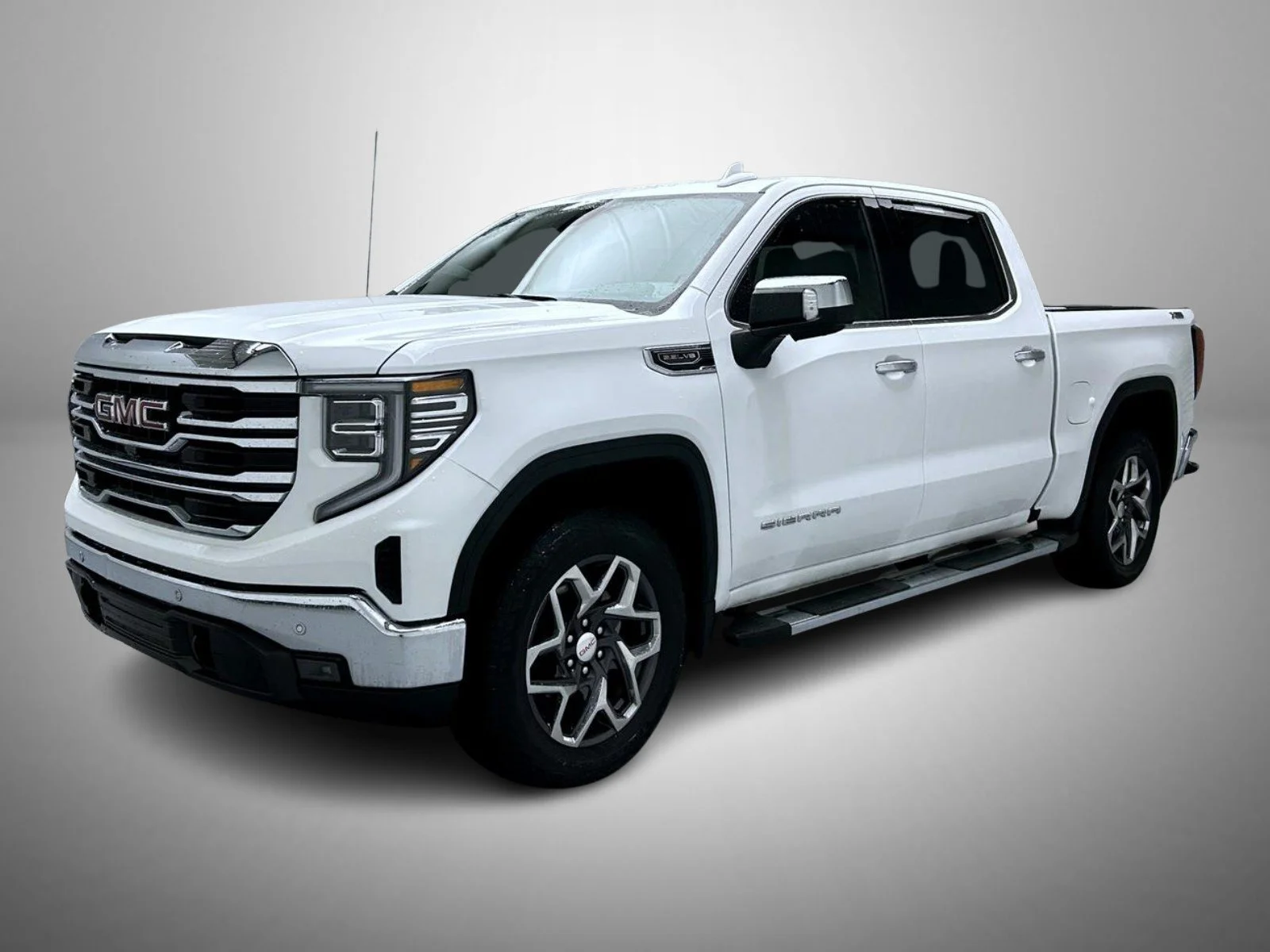 Used 2025 White GMC SLT image 1