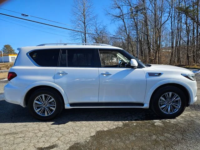 Used 2024 White INFINITI LUXE image 9