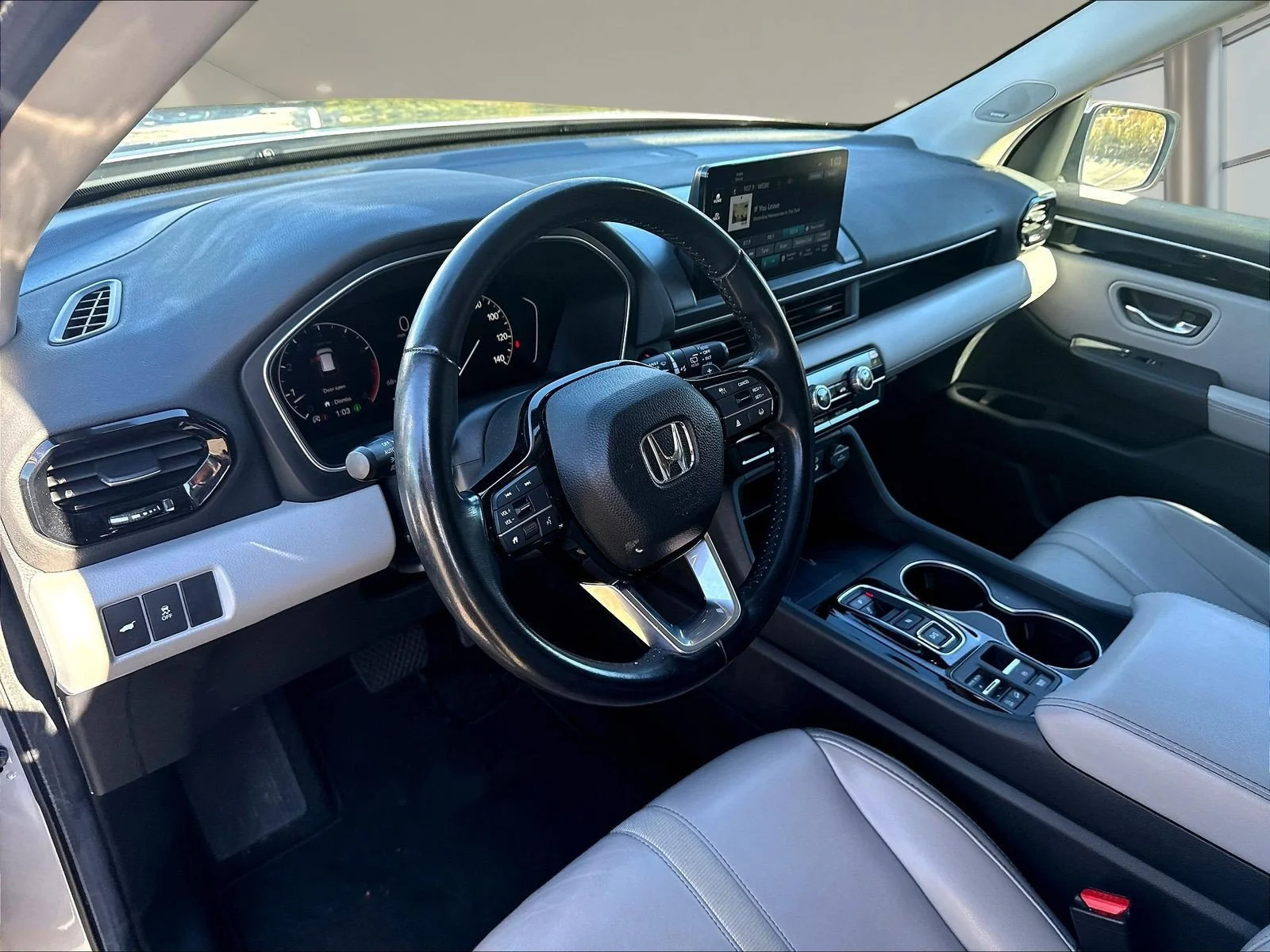 Used 2024 Lunar Silver Metallic Honda Touring image 21