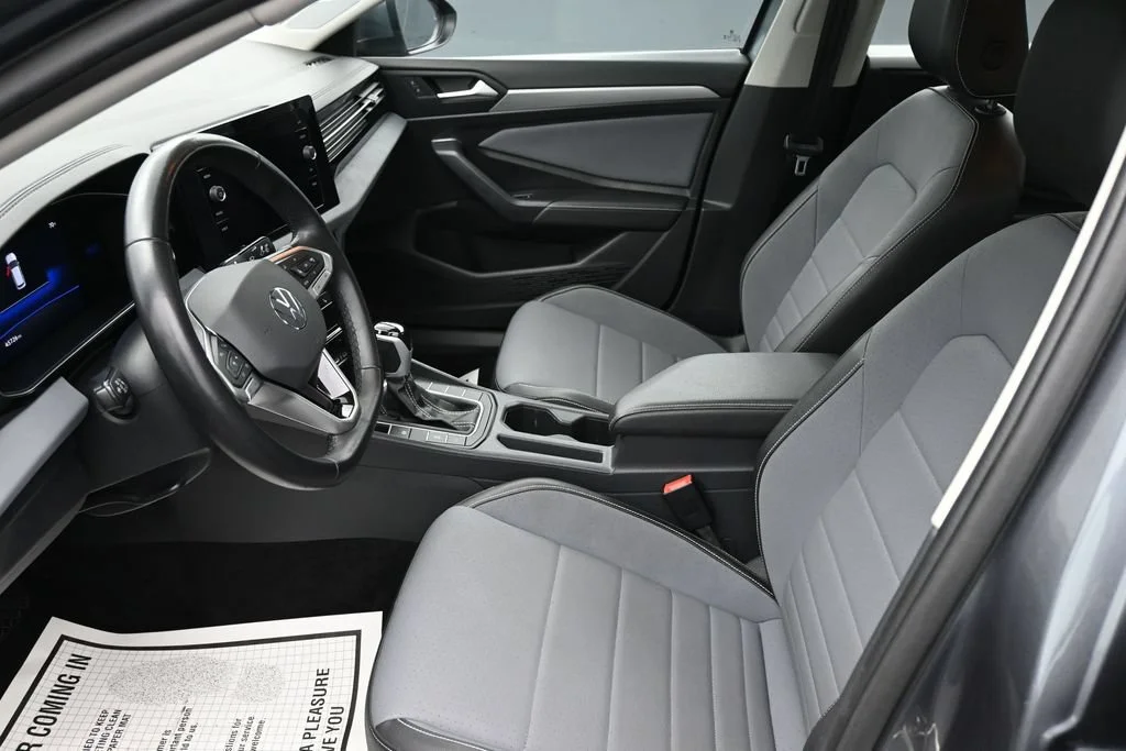 Used 2025 Gray Volkswagen 1.5T SE image 11