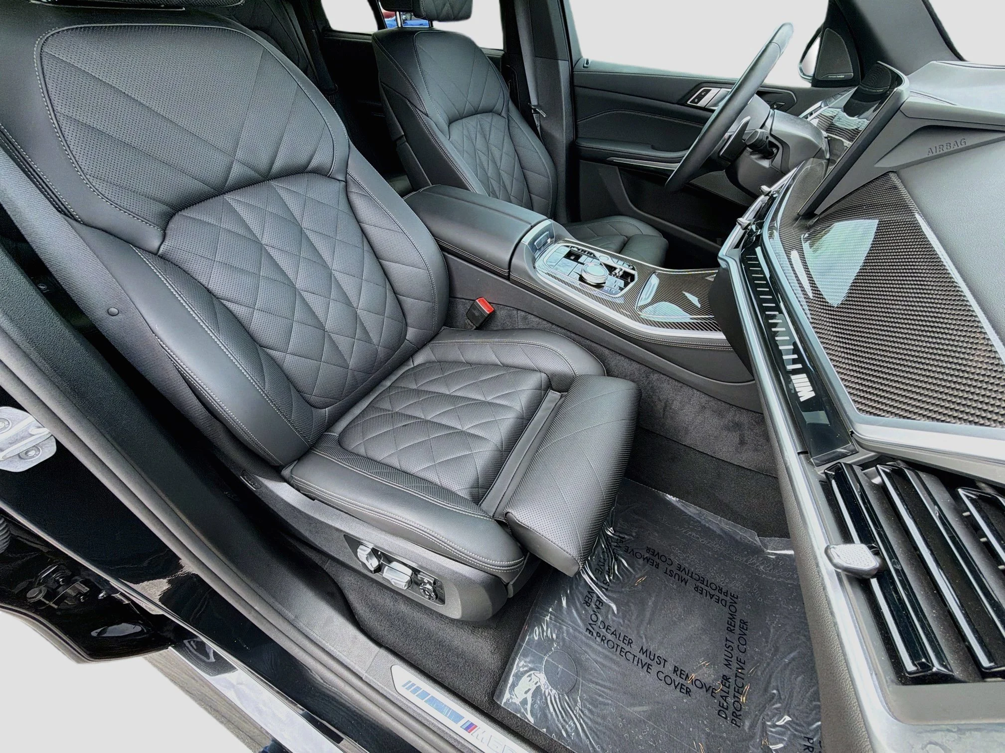 Used 2025 Black Sapphire Metallic BMW M60i image 16