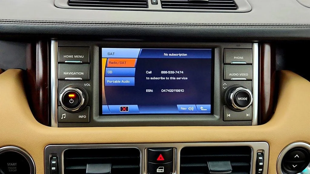 Used 2012 Fuji White Land Rover 4WD 4dr HSE image 19