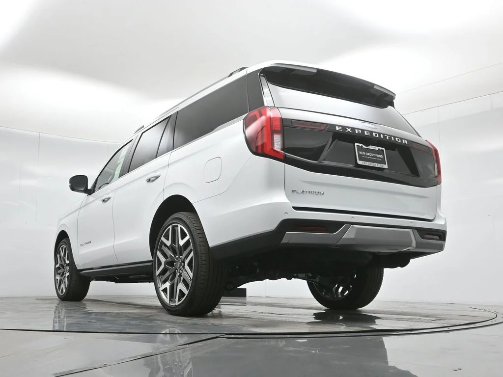 New 2025 Oxford White Ford Platinum image 50