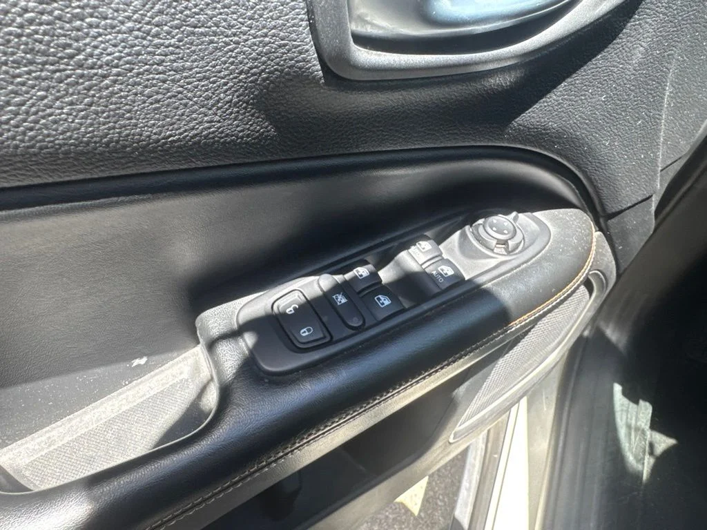 Used 2021 White Jeep Sport image 6