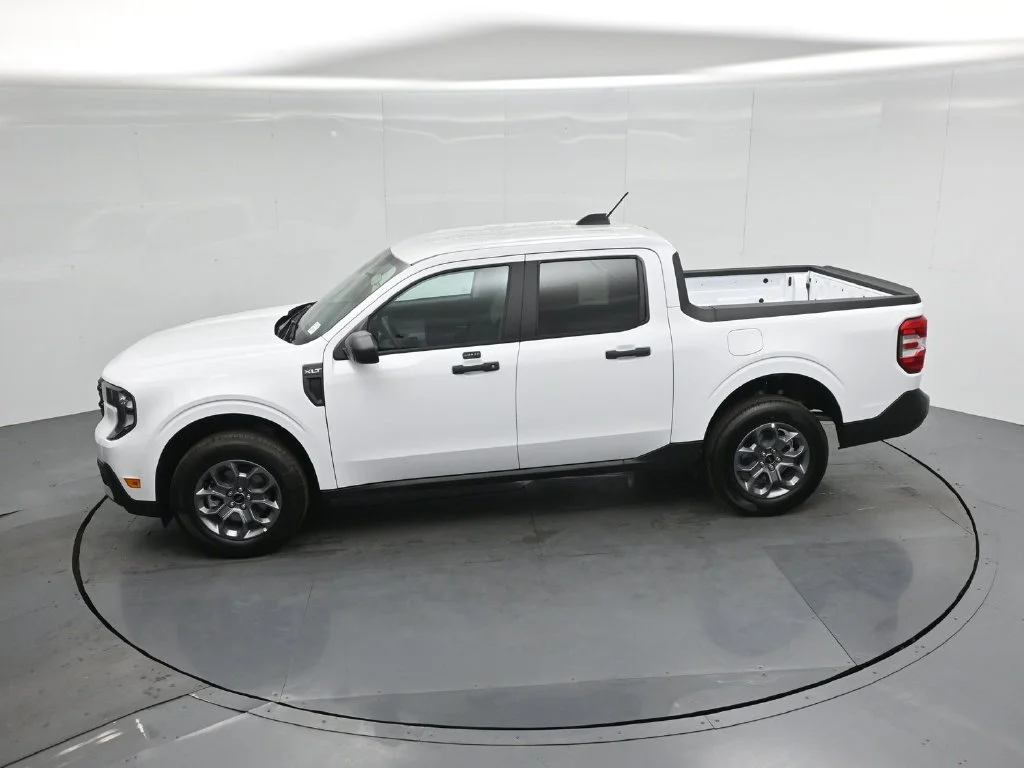 New 2026 Oxford White Ford XLT image 39