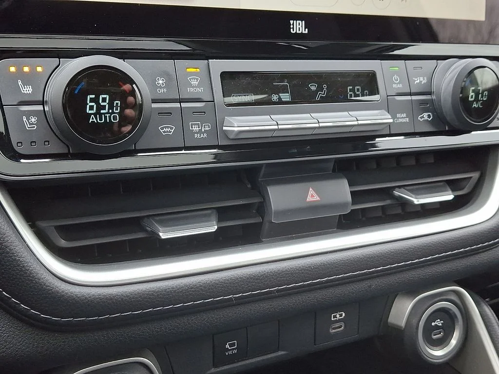 Used 2024 White Toyota Platinum image 18