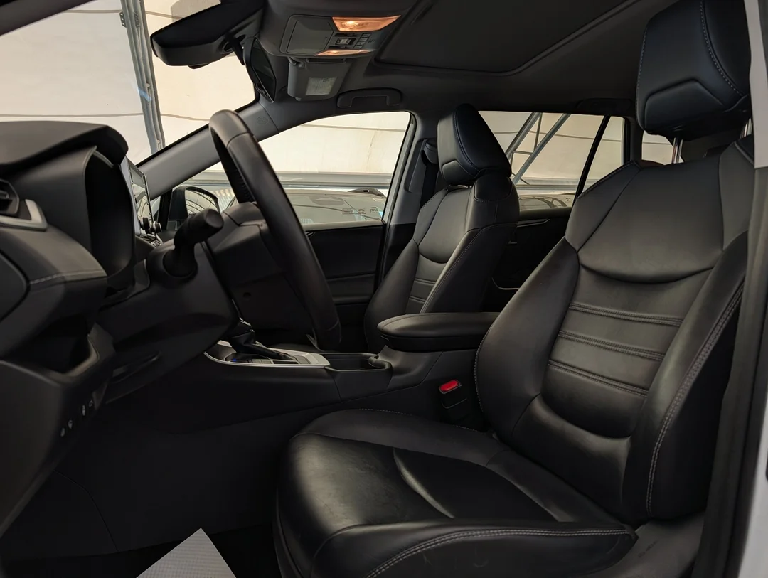 Certified Used 2019  Toyota XLE - - AWD - Leather - Sunroof - Power Liftgate - CarPlay - Safety Sense 2.0 & More! image 15